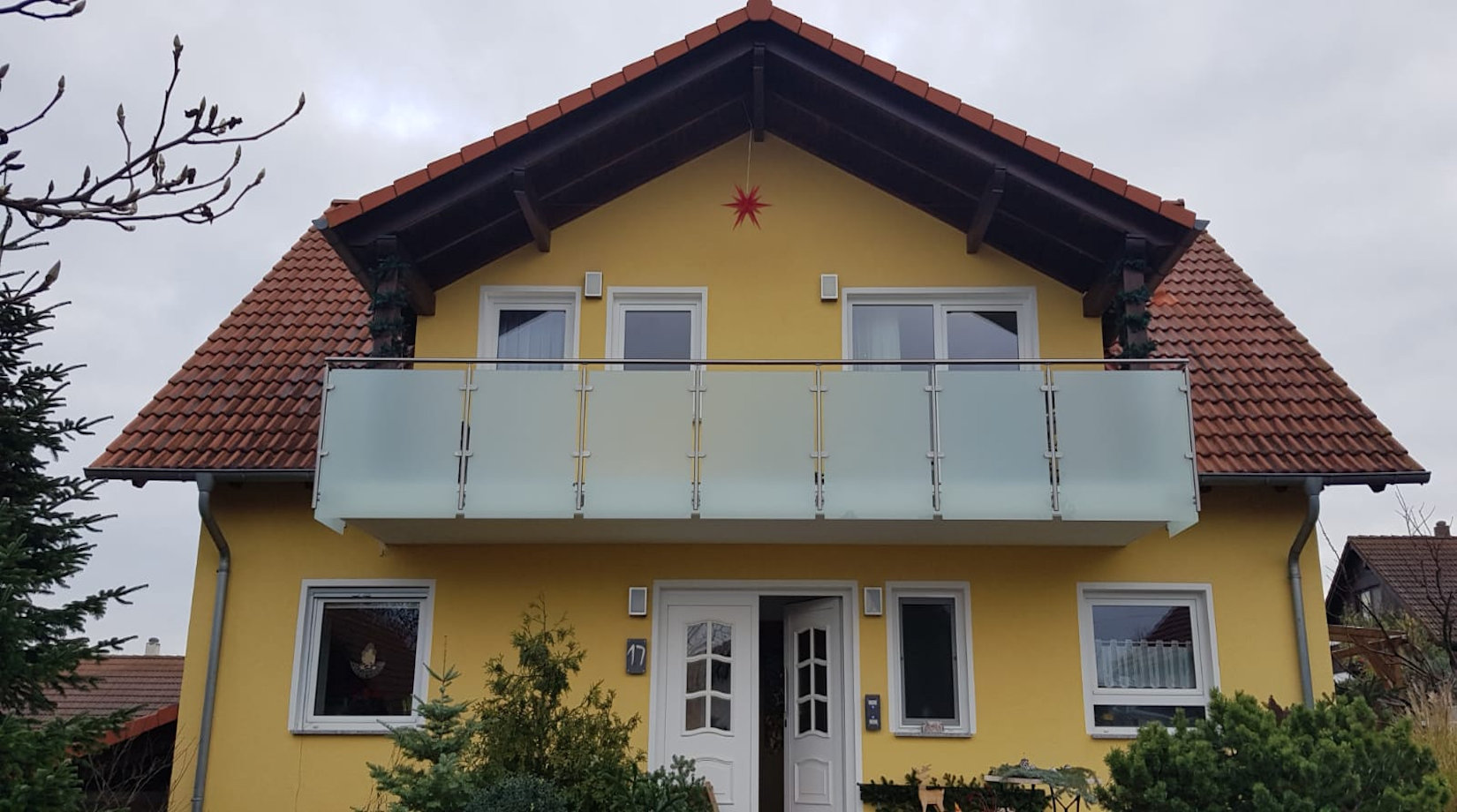 Edelstahl Balkongeländer mit Milchglas mit Abdeckung für Bodenplatte 