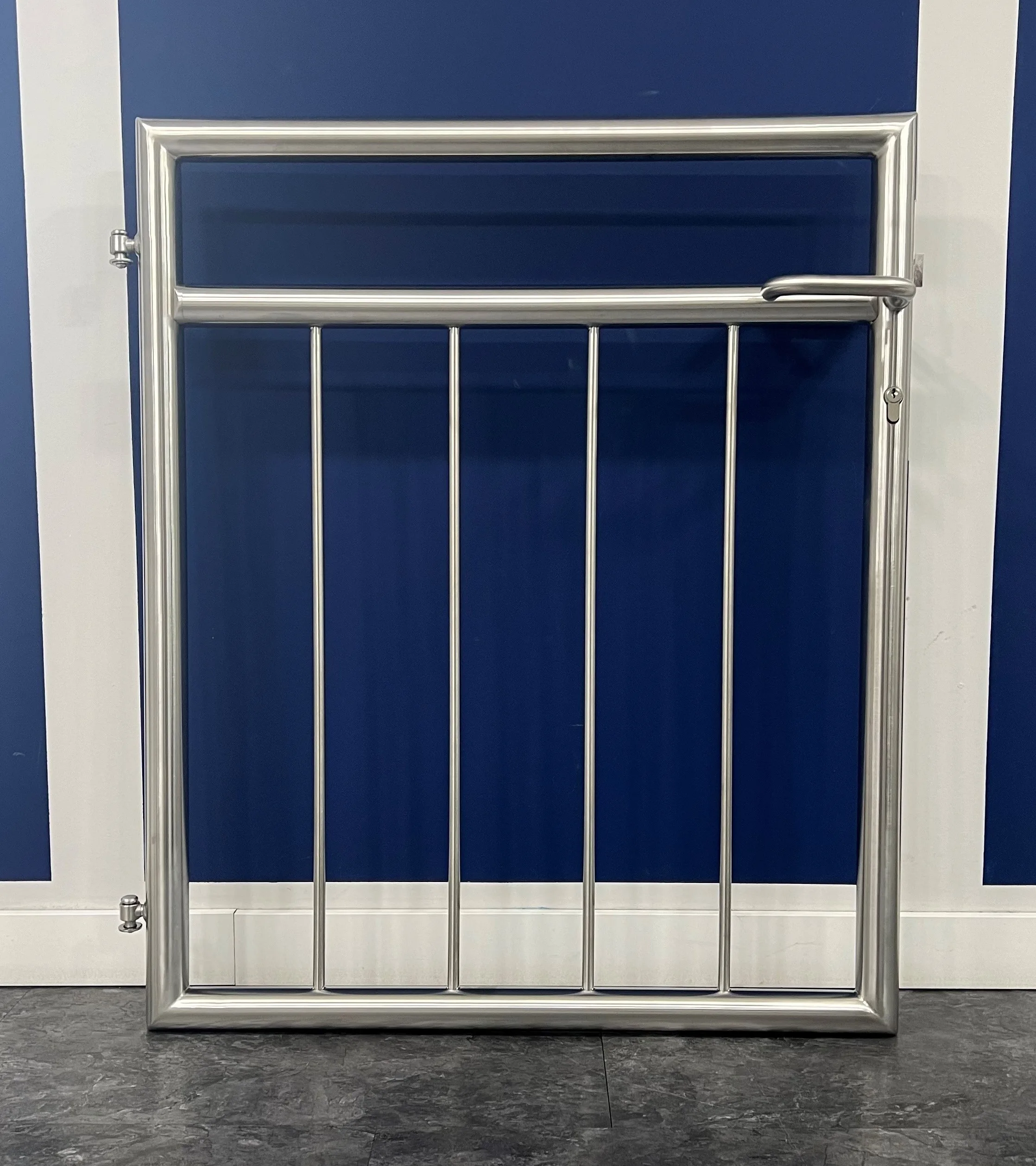 Edelstahl Gartentor mit geschweißter Stabfuellung fuer maximale stabilitaet