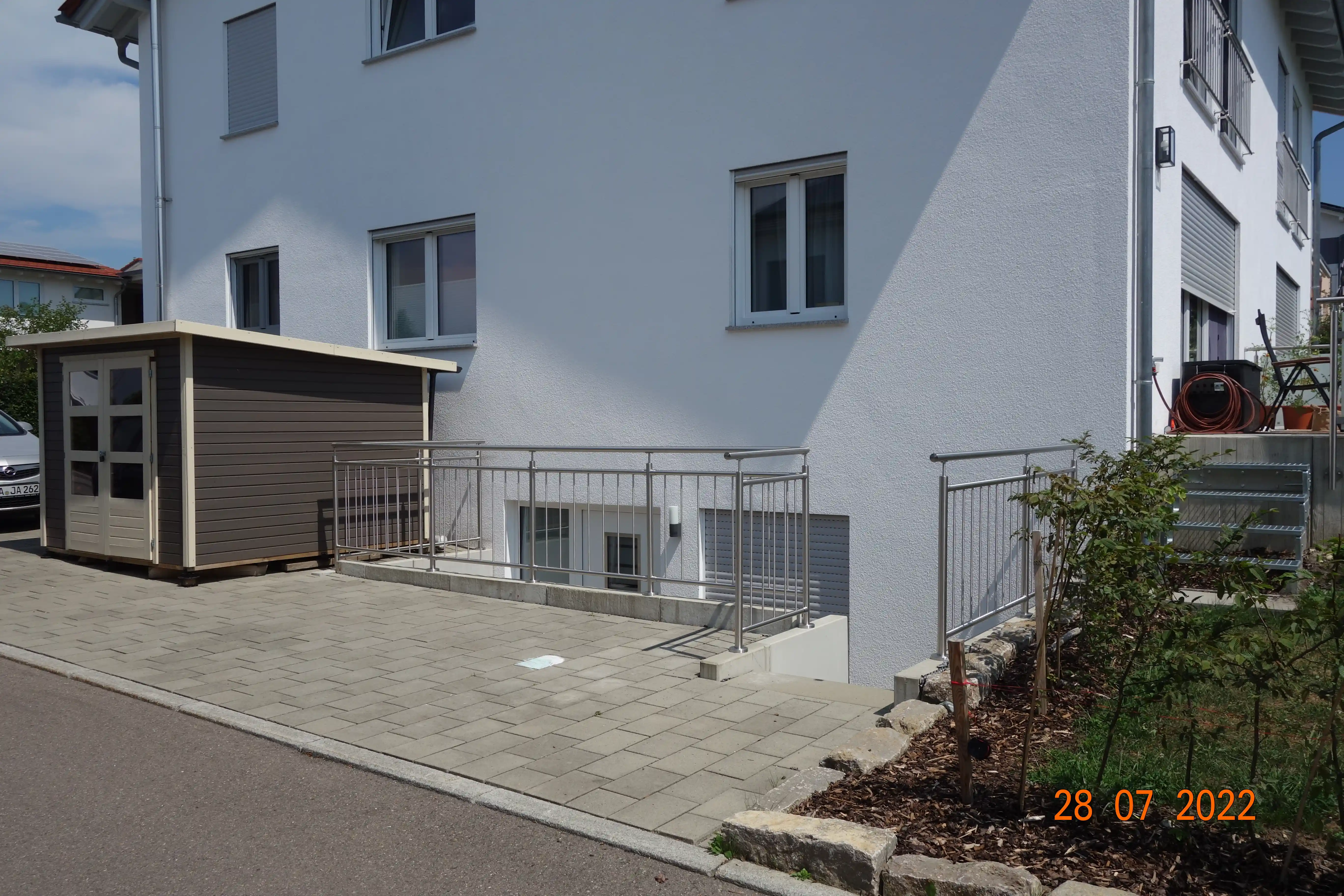 Brüstungsgeländer aus Edelstahl  mit senkrechten Stäben