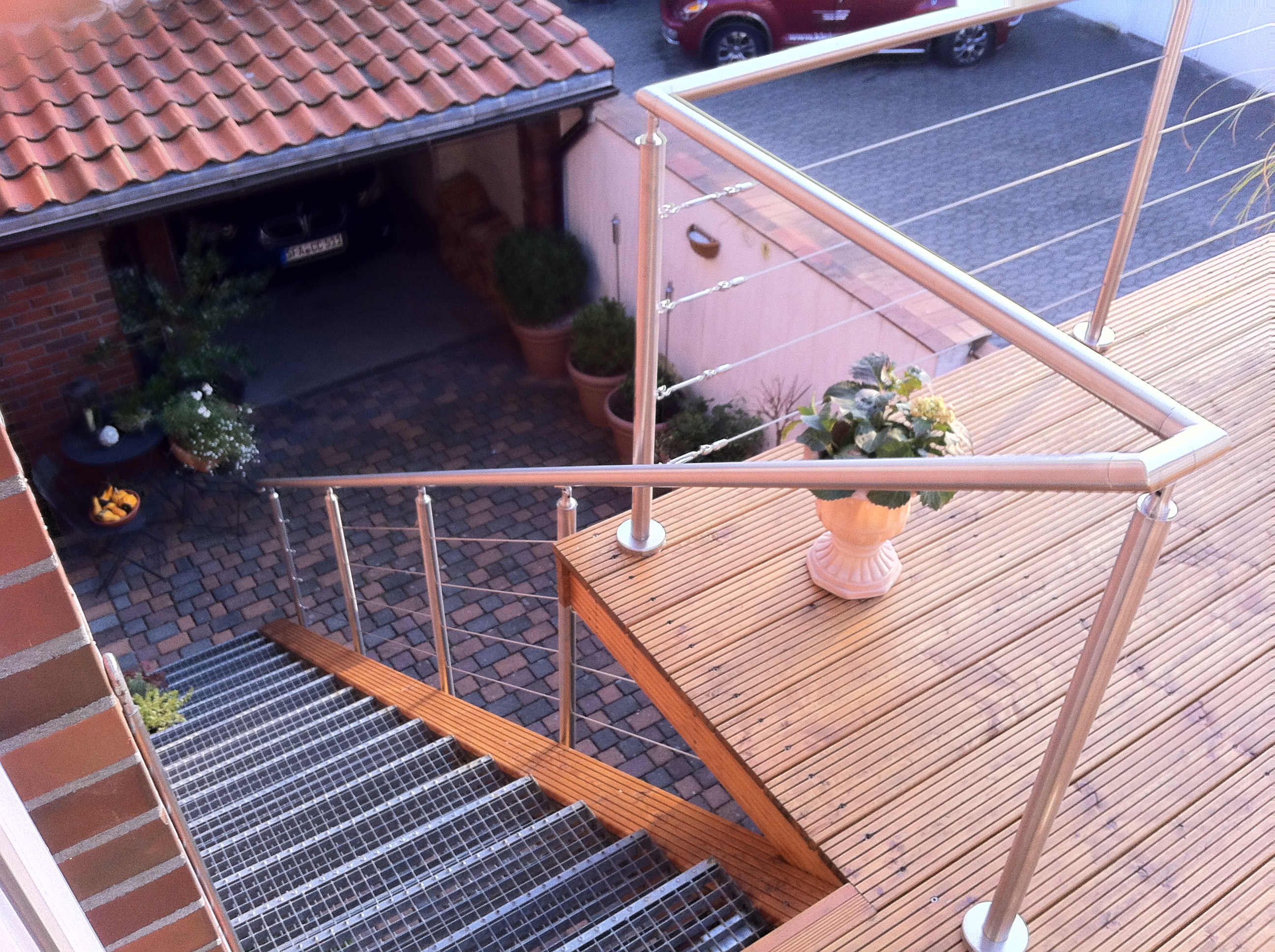 Drahtseilgelaender als Treppengelander aus Edelstahl V4A