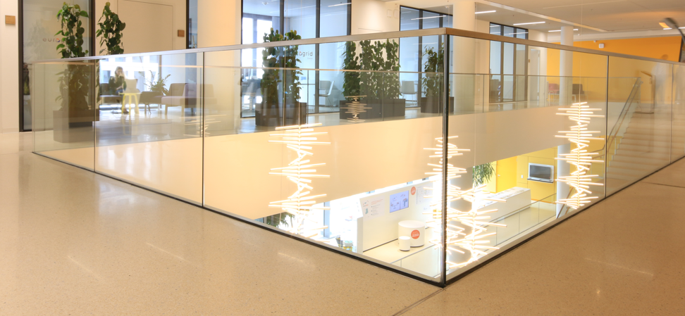 Galerie mit Klarglas Ganzglasgeländer