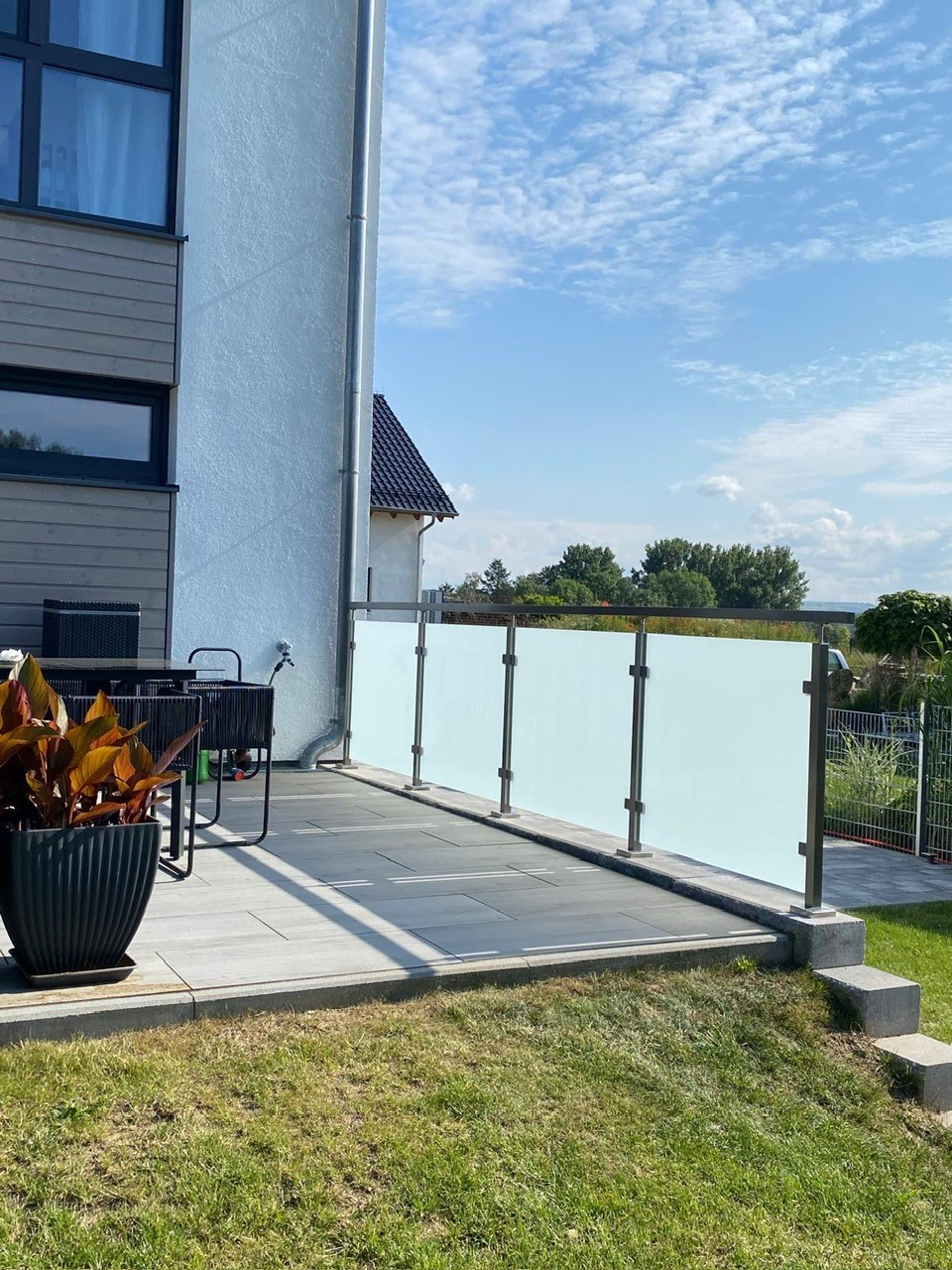 terrassengelaender_mit_milchglas
